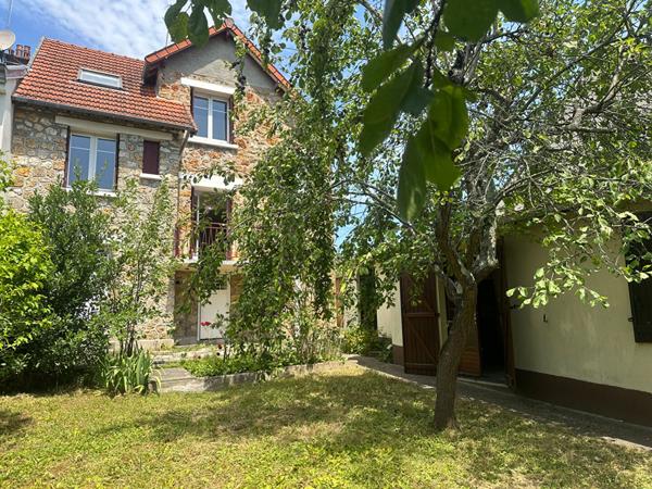 Maison meulière ,Quartier résidentiel calme , Proche RER B, Garage, Sous-sol total.