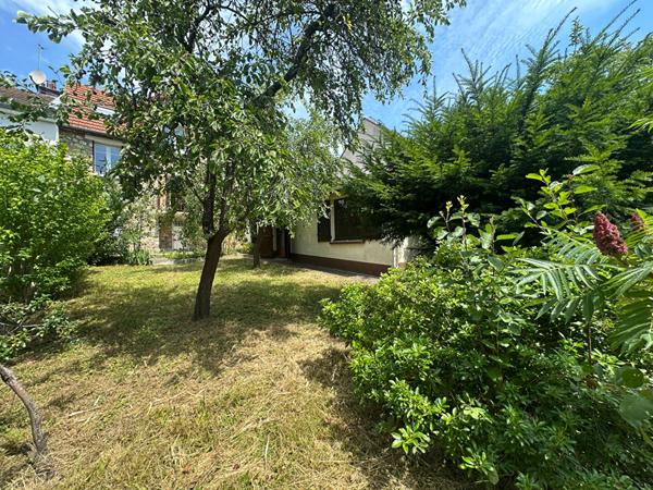 Maison meulière ,Quartier résidentiel calme , Proche RER B, Garage, Sous-sol total.