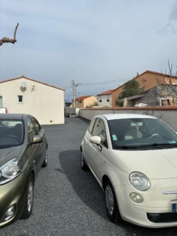 Deux maisons séparées sur une surface un extérieur de 670 m² .Parfait pour une grande famille ou investisseur