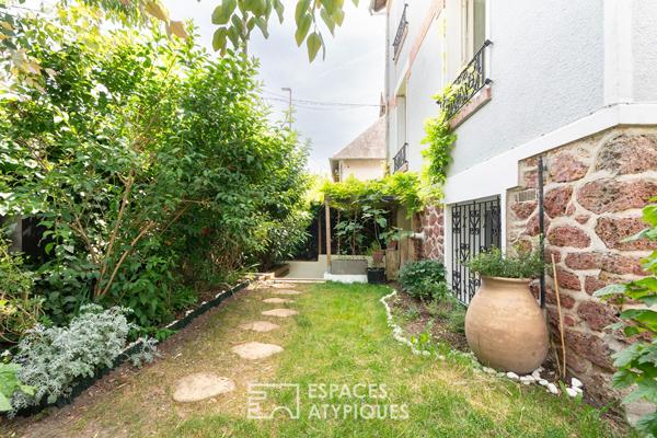 Duplex avec dépendance et jardin