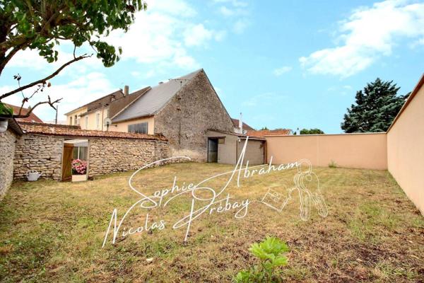 Maison de 5 pièces avec cour, jardin et dépendances
