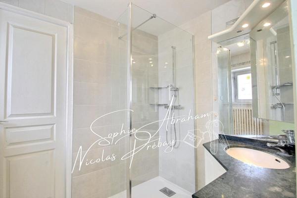 Maison de 5 pièces avec cour, jardin et dépendances