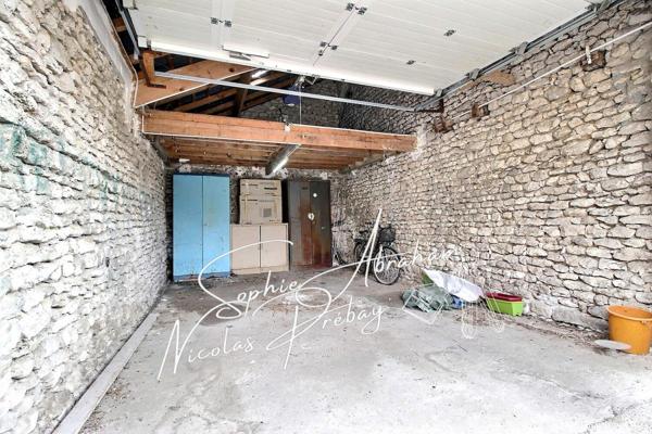 Maison de 5 pièces avec cour, jardin et dépendances