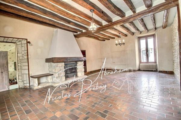 Maison de 5 pièces avec cour, jardin et dépendances