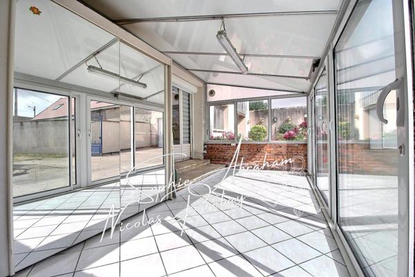 Maison de 5 pièces avec cour, jardin et dépendances