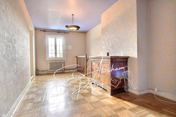 Maison de 5 pièces avec cour, jardin et dépendances