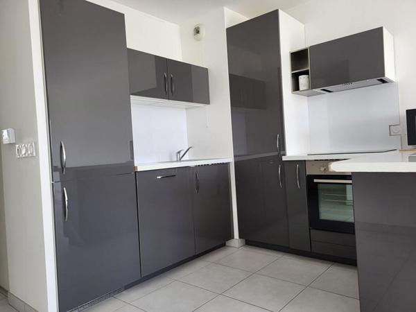 Appartement Plan De Cuques 3 pièce(s) 63 m2 DERNIER ETAGE