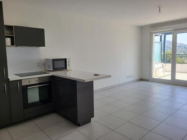 Appartement Plan De Cuques 3 pièce(s) 63 m2 DERNIER ETAGE