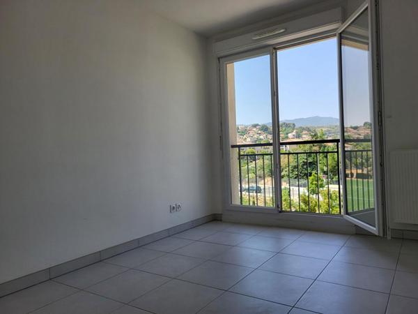 Appartement Plan De Cuques 3 pièce(s) 63 m2 DERNIER ETAGE