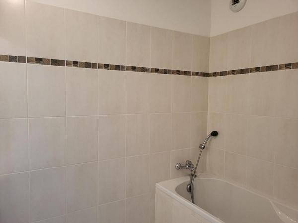 Appartement Plan De Cuques 3 pièce(s) 63 m2 DERNIER ETAGE