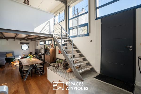 Superbe loft lové dans une ancienne fabrique de Vitrail .