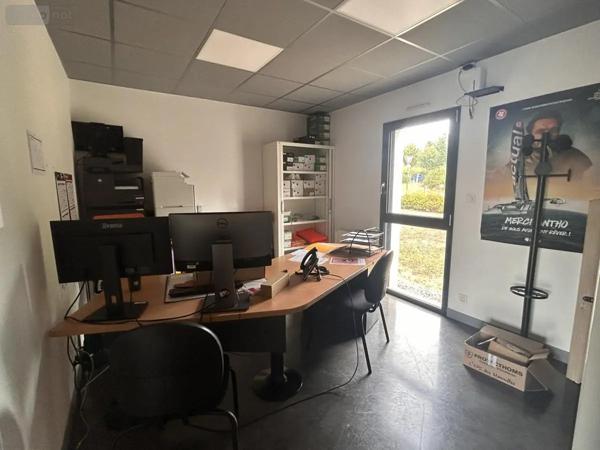 Location - Fonds et/ou murs commerciaux Guer 56380 3 pièces 65 m 2 1367 m 2