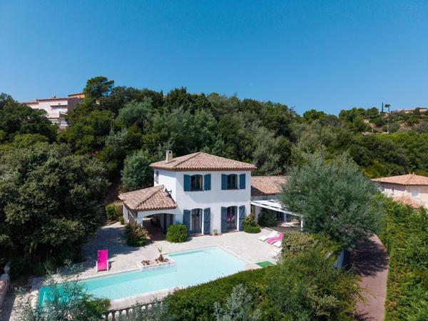 Villa proche mer aux Issambres avec extension