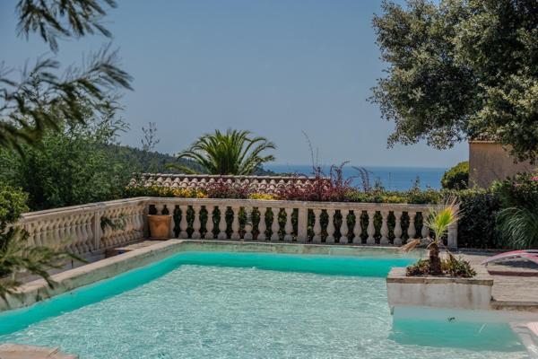 Villa proche mer aux Issambres avec extension