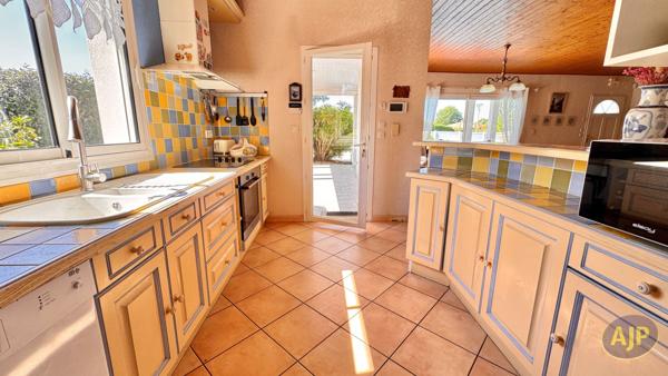 Maison à vendre Andernos Les Bains - 4 pièces, 112m² avec 3 chambre(s) à 596 000€ - AJP Immobilier Andernos les Bains