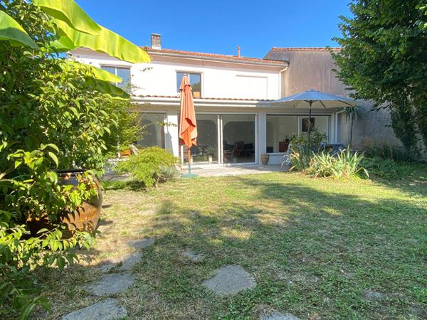 33150 CENON - Maison 201m² , 4 chambres avec garage, dépendance et jardin