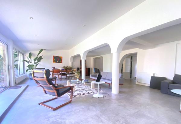 33150 CENON - Maison 201m² , 4 chambres avec garage, dépendance et jardin