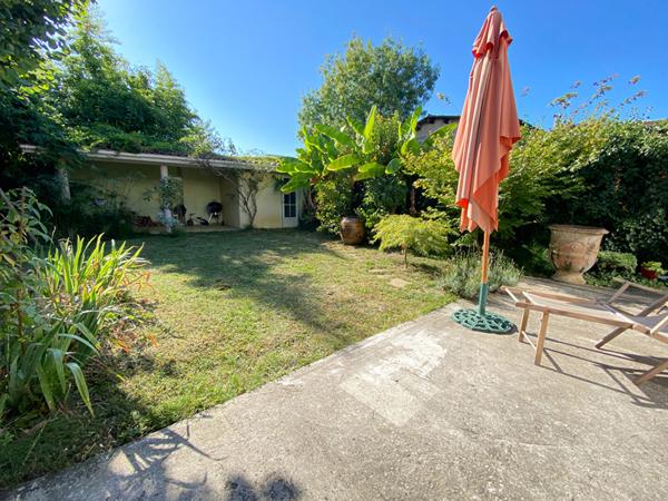 33150 CENON - Maison 201m² , 4 chambres avec garage, dépendance et jardin