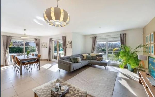 Maison à vendre    6 pièces • 246 m2 Messery