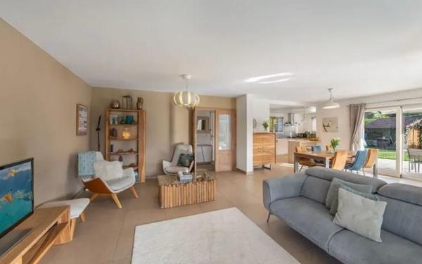 Maison à vendre    6 pièces • 246 m2 Messery