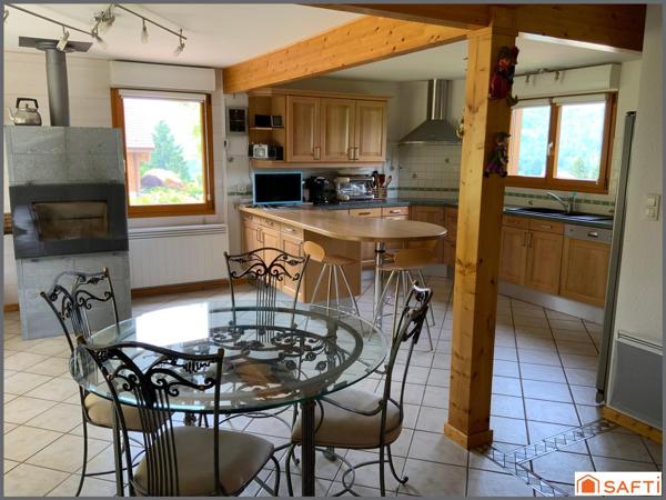 Chalet d'exception avec grand terrain paysagé de 2000 M2 ,  proximité des pistes et de la nature, emplacement rare.
