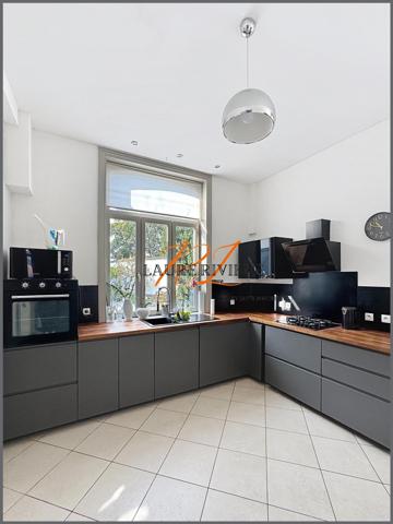 Maison familiale avec dépendances