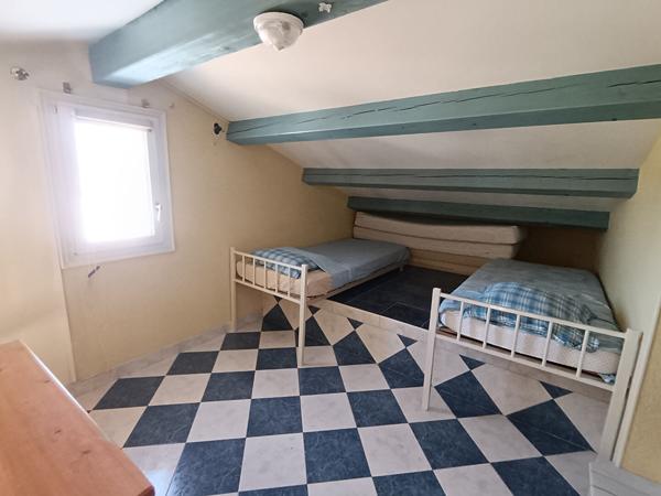 Six-fours les plages Maison T7 en R+1 d'environ 170 m² sur un terrain de 1100 m²