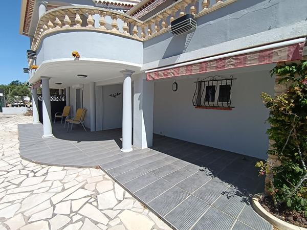 Six-fours les plages Maison T7 en R+1 d'environ 170 m² sur un terrain de 1100 m²