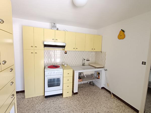 Six-fours les plages Maison T7 en R+1 d'environ 170 m² sur un terrain de 1100 m²