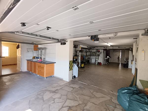 Six-fours les plages Maison T7 en R+1 d'environ 170 m² sur un terrain de 1100 m²