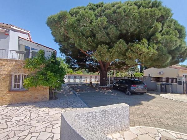 Six-fours les plages Maison T7 en R+1 d'environ 170 m² sur un terrain de 1100 m²