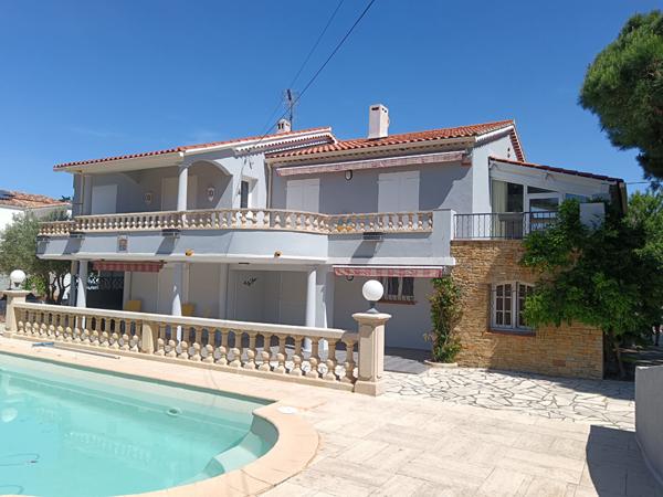 Six-fours les plages Maison T7 en R+1 d'environ 170 m² sur un terrain de 1100 m²