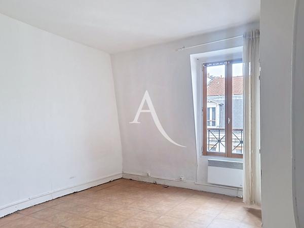 Studio dernier étage à rénover