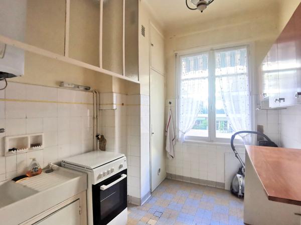 BOULEVARD DUBOUCHAGE : 2 PIECES TRAVERSANT DANS RESIDENCE STANDING