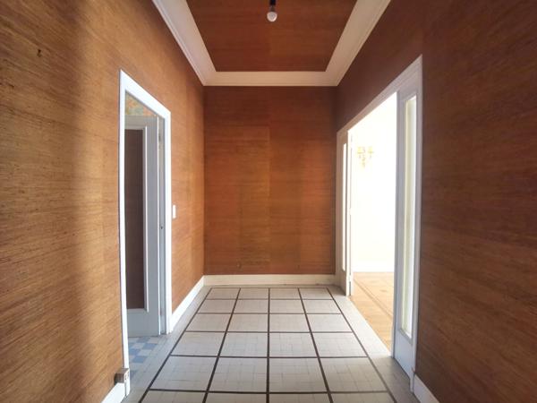 BOULEVARD DUBOUCHAGE : 2 PIECES TRAVERSANT DANS RESIDENCE STANDING