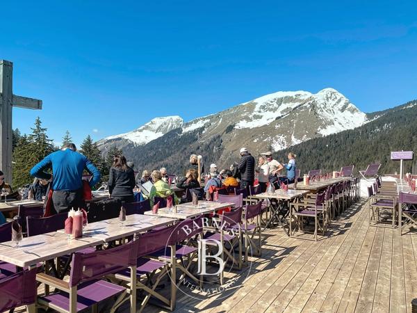 Montriond, Local et fonds de commerce  95 m² à vendre
