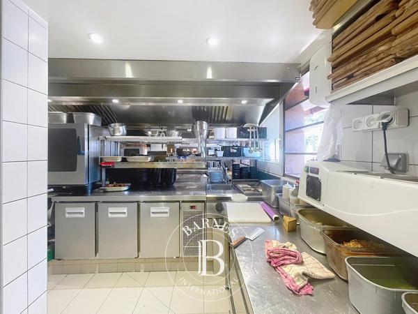 Montriond, Local et fonds de commerce  95 m² à vendre