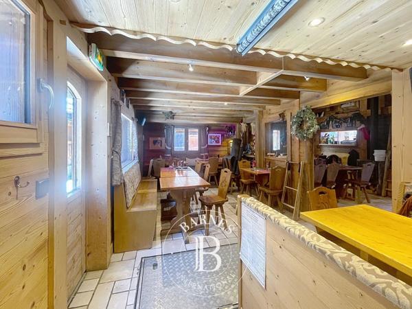 Montriond, Local et fonds de commerce  95 m² à vendre