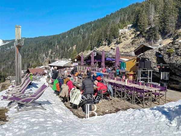 Montriond, Local et fonds de commerce  95 m² à vendre