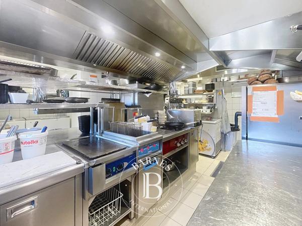 Montriond, Local et fonds de commerce  95 m² à vendre