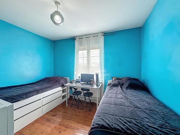 NOUVEAUTÉ SAFTI MAISON 3 CHAMBRES + BUREAU + STATIONNEMENT PRIVATIF + GRANDE COUR