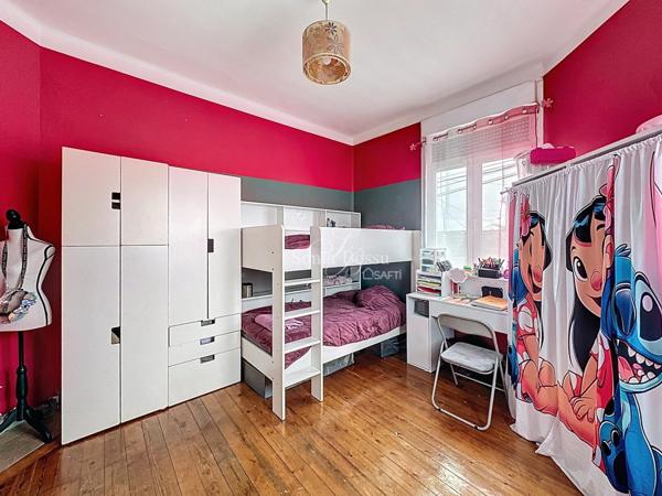 NOUVEAUTÉ SAFTI MAISON 3 CHAMBRES + BUREAU + STATIONNEMENT PRIVATIF + GRANDE COUR