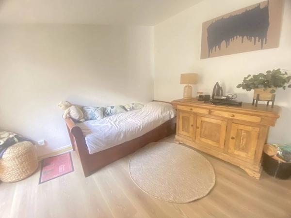 03300 -VICHY APPARTEMENT DUPLEX 3 PIÈCES AVEC TERRASSE AVEC PATIO & CAVE- COEUR DE VILLE-