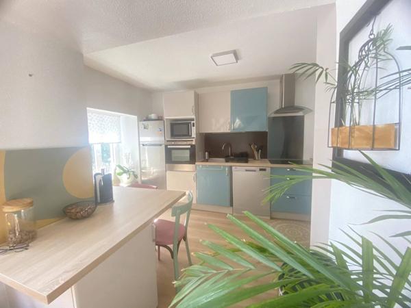 03300 -VICHY APPARTEMENT DUPLEX 3 PIÈCES AVEC TERRASSE AVEC PATIO & CAVE- COEUR DE VILLE-