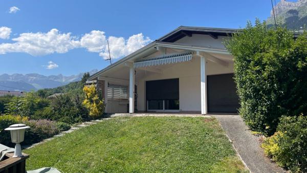 EXCLUSIVITE - Grande MAISON FAMILIALE avec prestations complètes 6 chambres, piscine, salle de sport, cinéma