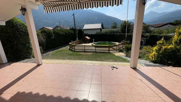 EXCLUSIVITE - Grande MAISON FAMILIALE avec prestations complètes 6 chambres, piscine, salle de sport, cinéma