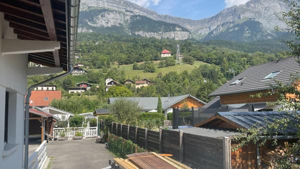 EXCLUSIVITE - Grande MAISON FAMILIALE avec prestations complètes 6 chambres, piscine, salle de sport, cinéma