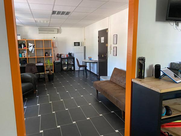 Locaux d'activités tous loués à Allauch 687 m2