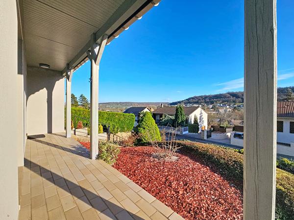 SUR LES HAUTEURS DE LA COMMUNE DE CHAMPIGNEULLES - Maison de 6/7 pièce(s) 154 m2