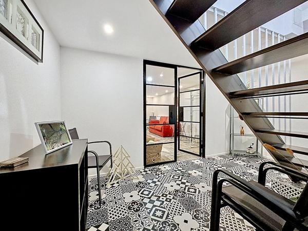 SUR LES HAUTEURS DE LA COMMUNE DE CHAMPIGNEULLES - Maison de 6/7 pièce(s) 154 m2